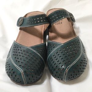 L’Artiste Teal blue Spoorti Clog by Spring Step 6M